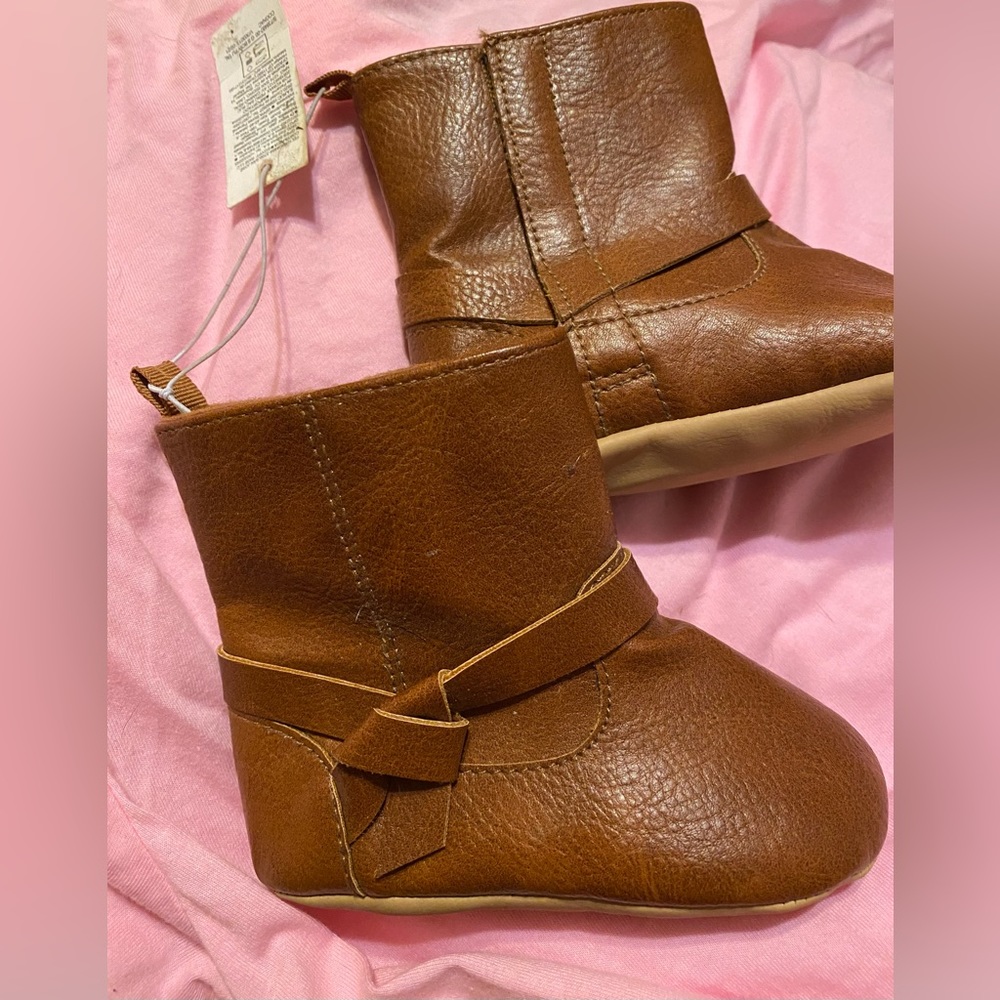 BNWT Brown Old Navy baby Boots - Size:12-18 months